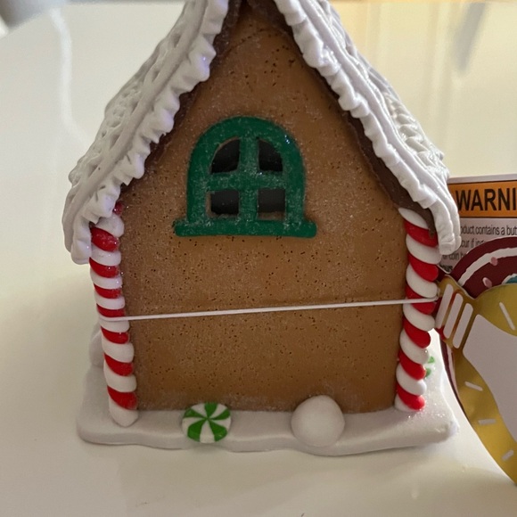 Ginger bread house with light, light runs with a coin battery brand new - Picture 3 of 6